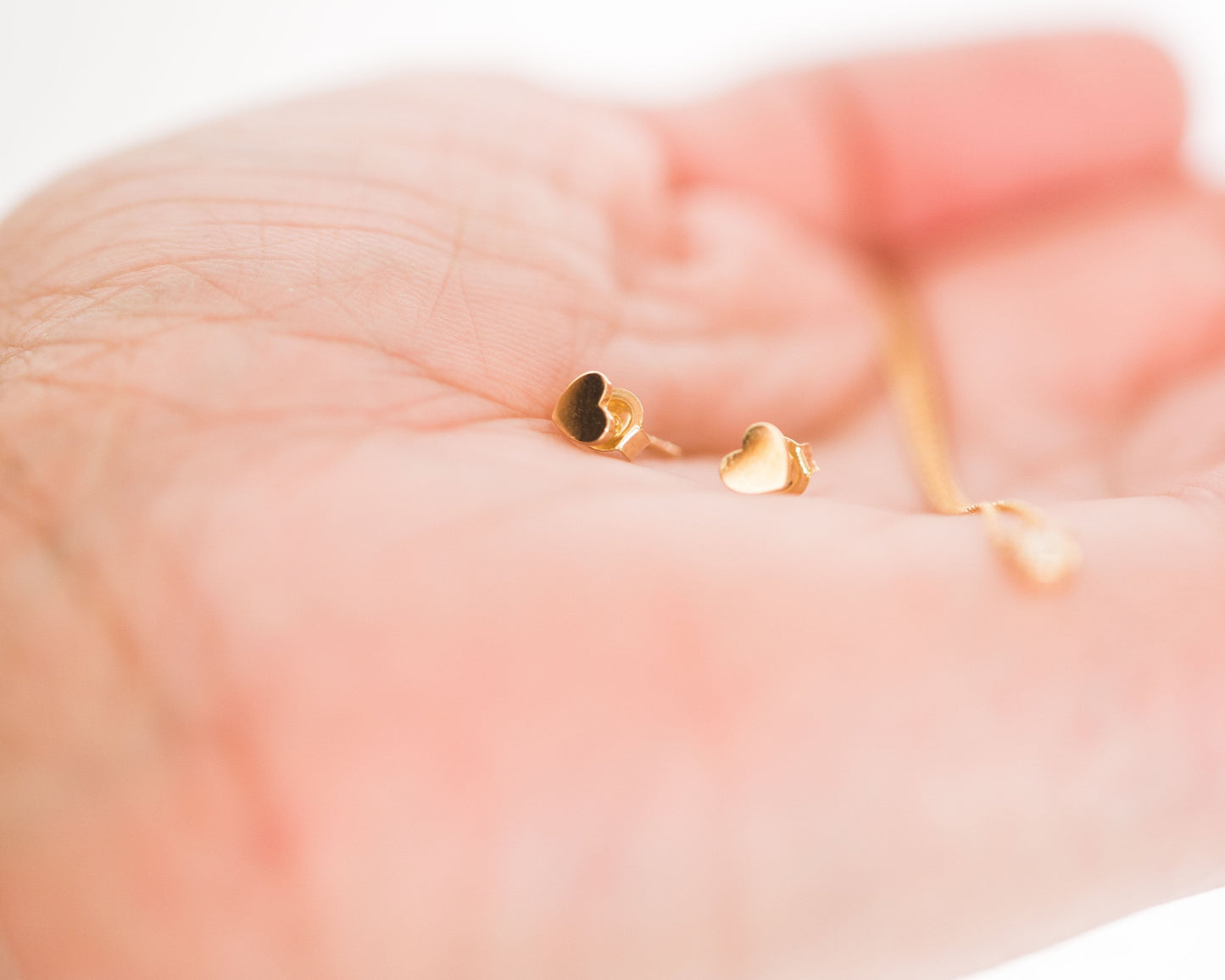 10 K Solid Gold Heart Studs