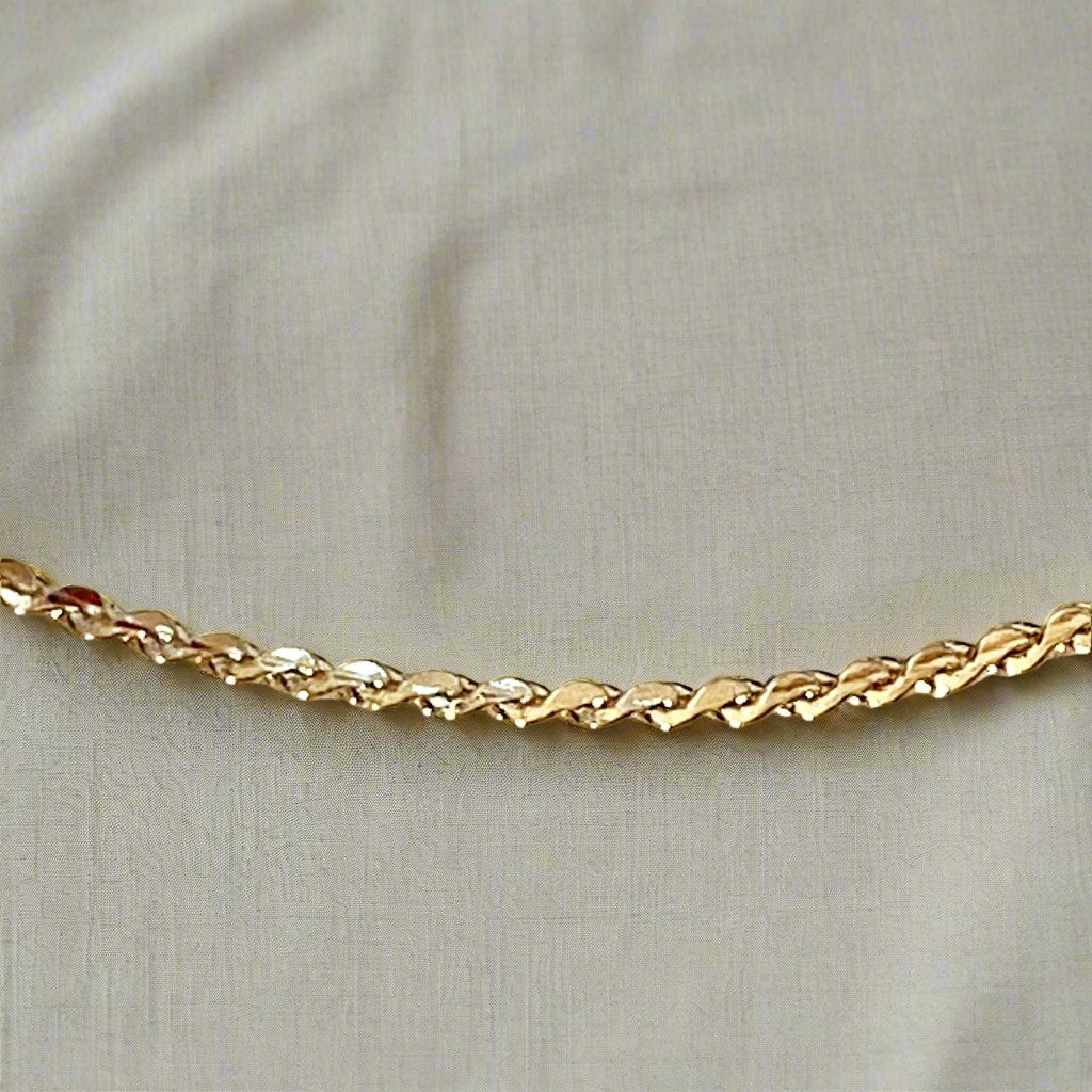 Woolly Femme Dainty Chain Necklace: 16 inches